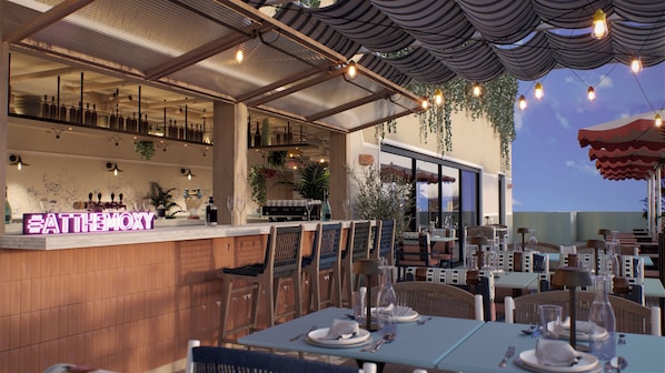 Outdoor dining - Moxy Hotel St Julian's Malta (San Ġiljan)