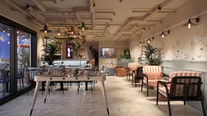 Dining - Moxy Hotel St Julian's Malta (San Ġiljan)