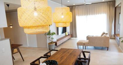Spacious Okinawa House for 10|BBQ Garden|Free Parking|Near Churaumi & Junglia!