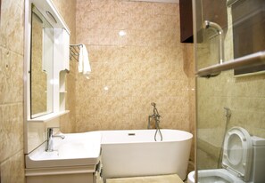 Kostenlose Toilettenartikel, Hausschuhe, Seife, Shampoo