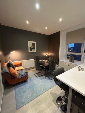 Dining - Dunrobin Apartment Ayr (Ayr)