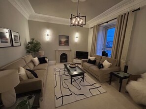TV - Dunrobin Apartment Ayr (Ayr)