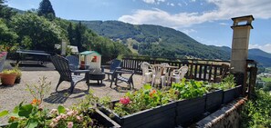Outdoor dining - Apartment “Le Skieur” with Mountain View, Balcony and Wi-Fi (Aillon-le-Jeune)