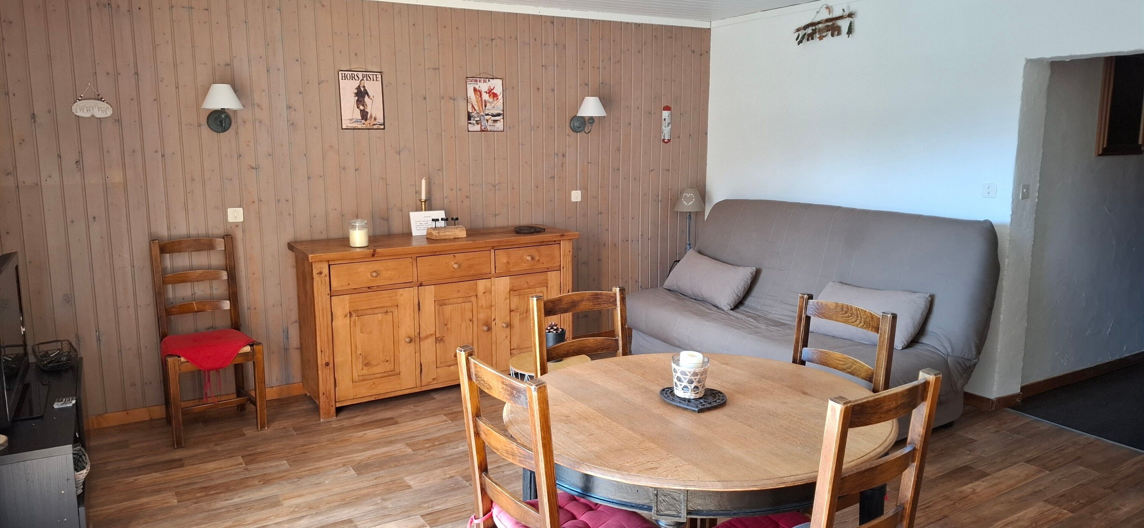 TV, DVD player, table tennis