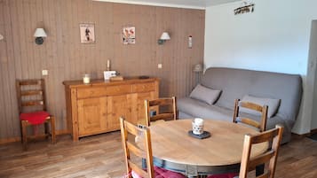 TV, DVD player, table tennis