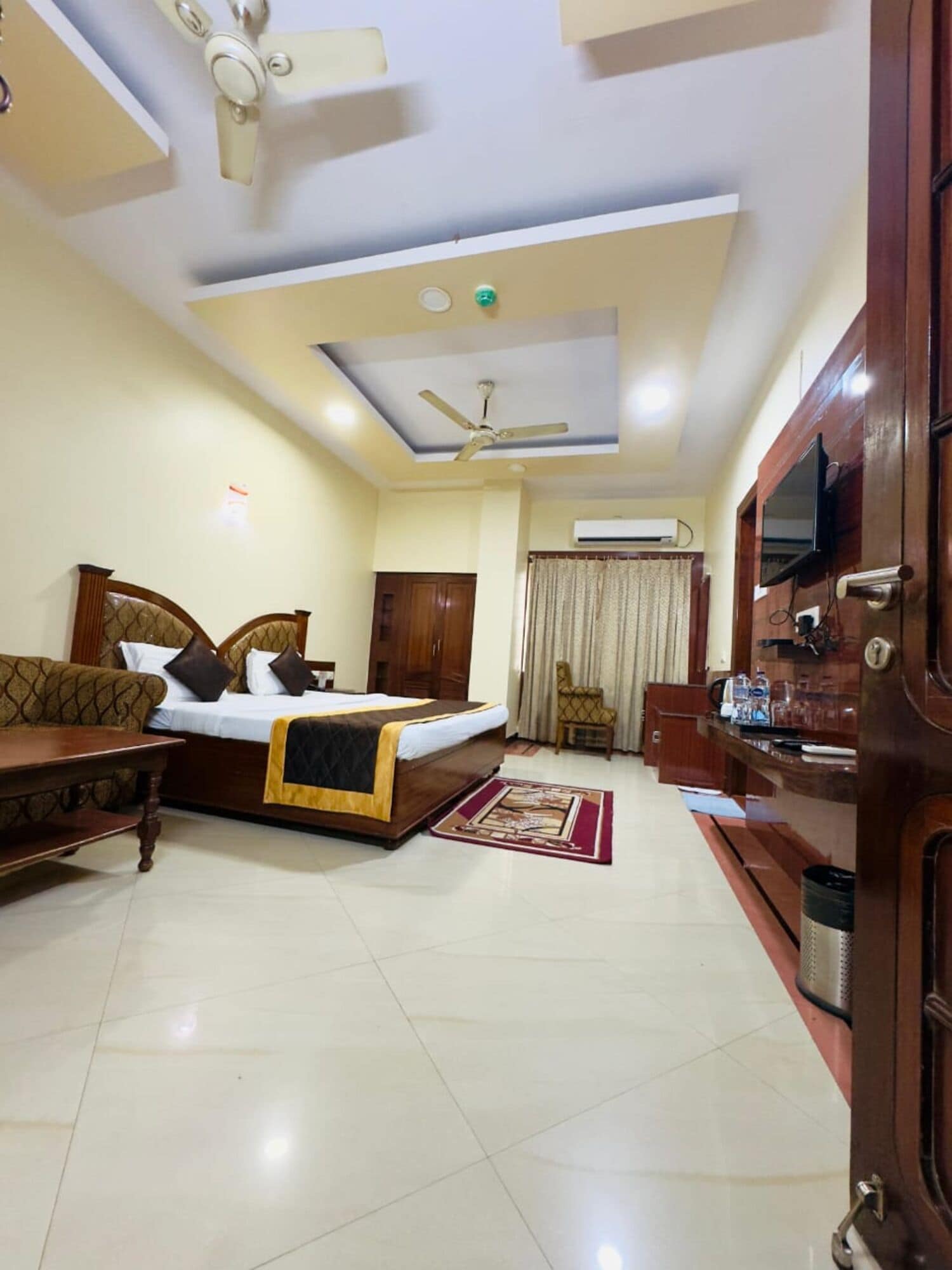 Superior Double Room, City View | Desk, free WiFi