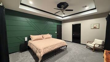5 bedrooms, desk, iron/ironing board, travel crib