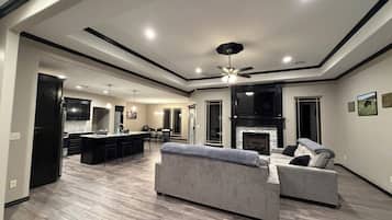 Smart TV, fireplace, table tennis