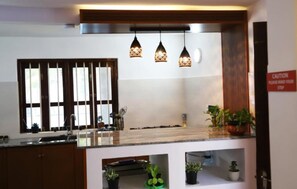 Interior - Villa Amaara - 5 Bedrooms, large pool, private, in Kalutara, 100m from beach (Wadduwa)