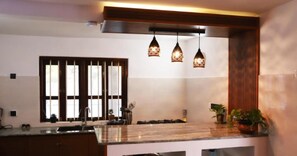 Private kitchen - Villa Amaara - 5 Bedrooms, large pool, private, in Kalutara, 100m from beach (Wadduwa)