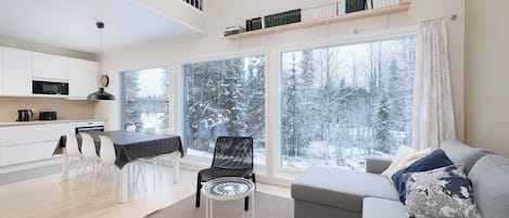Duplex supérieur, 2 chambres, sauna, vue sur la cour intérieure | Aire de séjour