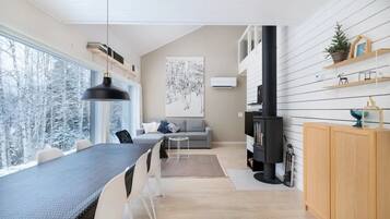 Superior Duplex, 2 Bedrooms, Sauna, Courtyard View | Living area