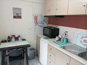 Private kitchen - Cozy Single Studio Apartment-22 (Mitilini)
