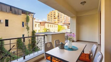 Apartemen Deluks | Balkon