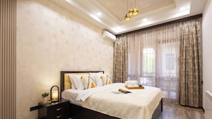 A bedroom with a bed, bedside table, lamp, curtains, and a window. - Stay Inn on Yekmalyan  (Yerevan)