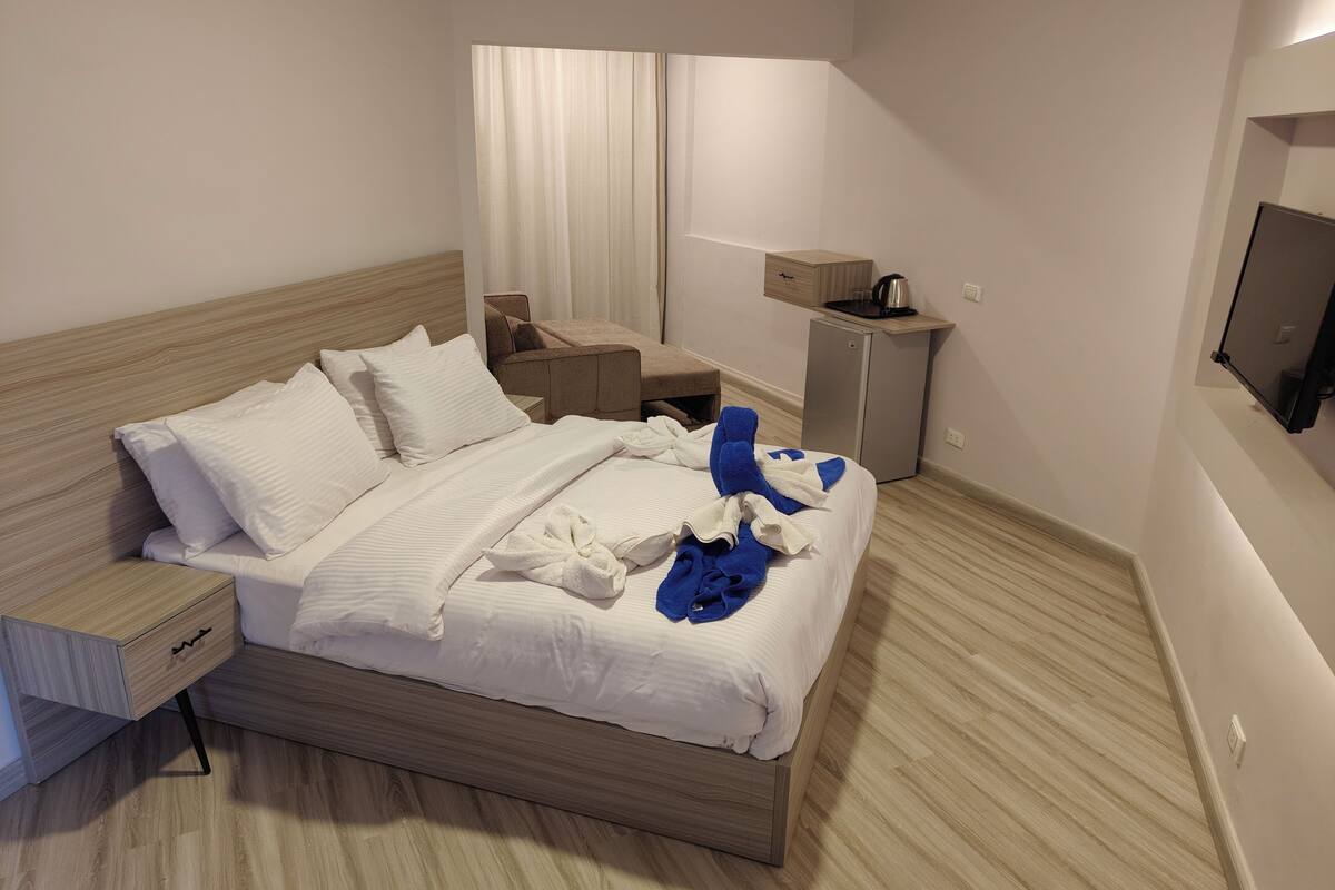 Deluxe Double or Twin Room, Partial Sea View | Free WiFi