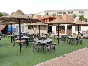 Outdoor dining - Porto View hotel (Red Sea Governorate)