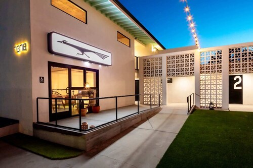 The Standard – Classic Desert Room