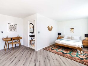Room - The Standard – Classic Desert Room (Yucca Valley)