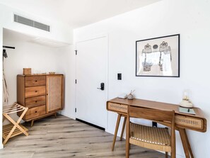 Interior - The Standard – Classic Desert Room (Yucca Valley)