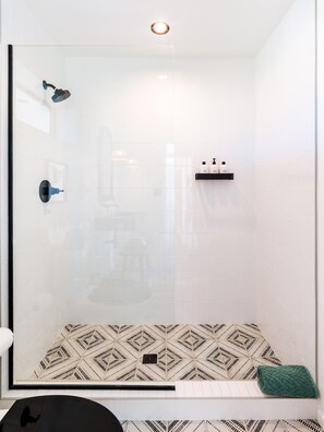 Bathroom - The Standard – Classic Desert Room (Yucca Valley)