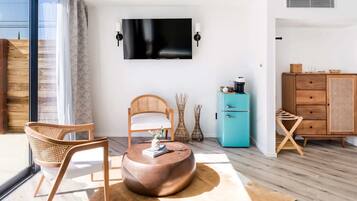 Een televisie, een stereo en een kantoor