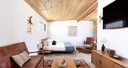 The Balcony Room – Elevated Desert Stay