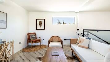 Télévision, chaîne hi-fi, espaces bureaux