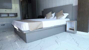 Deluxe Double Room, Mountain View | Free WiFi
