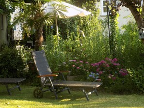 Terrace/patio - Country house apartment, comfortable apartment with terrace and garden area (Freinsheim)