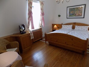 2 Schlafzimmer, Bügeleisen/Bügelbrett, WLAN, Bettwäsche
