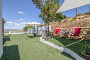 Outdoor dining - Apartment 'El Encanto' with Mountain View, Private Pool and Wi-Fi (Villarrasa)