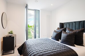 1 bedroom, Internet, bed sheets - 1 Bed City Centre Apt | Sleeps 4 | Juliet Balconies | Long Term Stays Available (Salford)