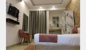 Iron/ironing board, free WiFi - Leluxe Boutique Hotel (Gurugram)