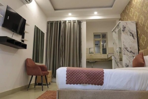 Double Room | Iron/ironing board (on request), WiFi (free)
