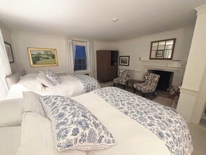 Habitación doble Deluxe | Cortinas blackout, tabla de planchar con plancha y wifi gratis 