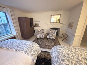 Blackout curtains, iron/ironing board, free WiFi - Windsor House Inn (St. Andrews)