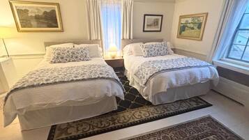 Deluxe Double Room | Blackout drapes, iron/ironing board, free WiFi