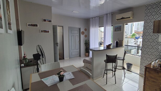 A compact living space with a kitchenette, dining area, and a small bar area. - Apartment in a prime location, quiet and family-friendly environment, close to everything. (Belém)