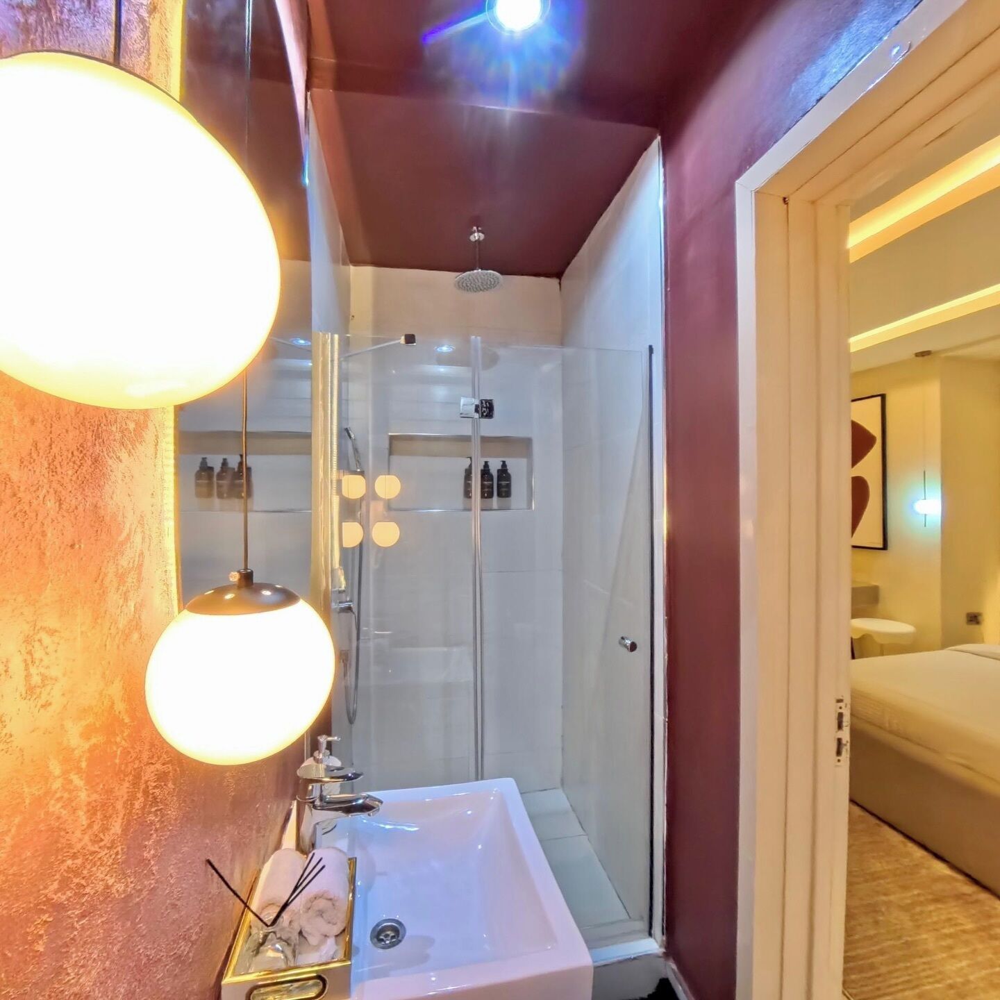 Family Apartment, Balcony, City View | Bathroom | Free toiletries, hair dryer, towels, soap