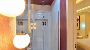 Family Apartment, Balcony, City View | Bathroom | Free toiletries, hair dryer, towels, soap