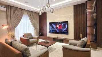 Family Apartment, Balcony, City View | Living area