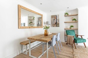 Dining - Stunning Kensington Apartment with Private Garden (Greater London)