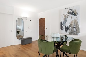 Dining - Notting Hill-Opulent Bright Two Bedroom (Greater London)