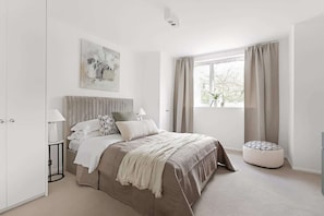 Iron/ironing board, travel cot, WiFi, bed sheets - Notting Hill-Opulent Bright Two Bedroom (Greater London)