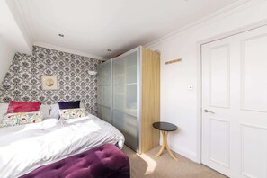 Iron/ironing board, WiFi, bed sheets - Notting Hill Bohemian Apartment (London)