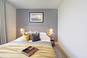Iron/ironing board, WiFi, bed sheets - Contemporary Open Plan in Trendy Notting Hill (Greater London)