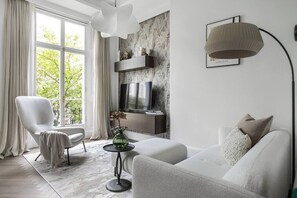 TV, offices - Notting Hill - Incredible Design (Greater London)