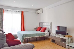 1 bedroom, iron/ironing board, Internet, bed sheets - Sunny Studio in Nerja Center with Balcony close to Beach (Nerja)