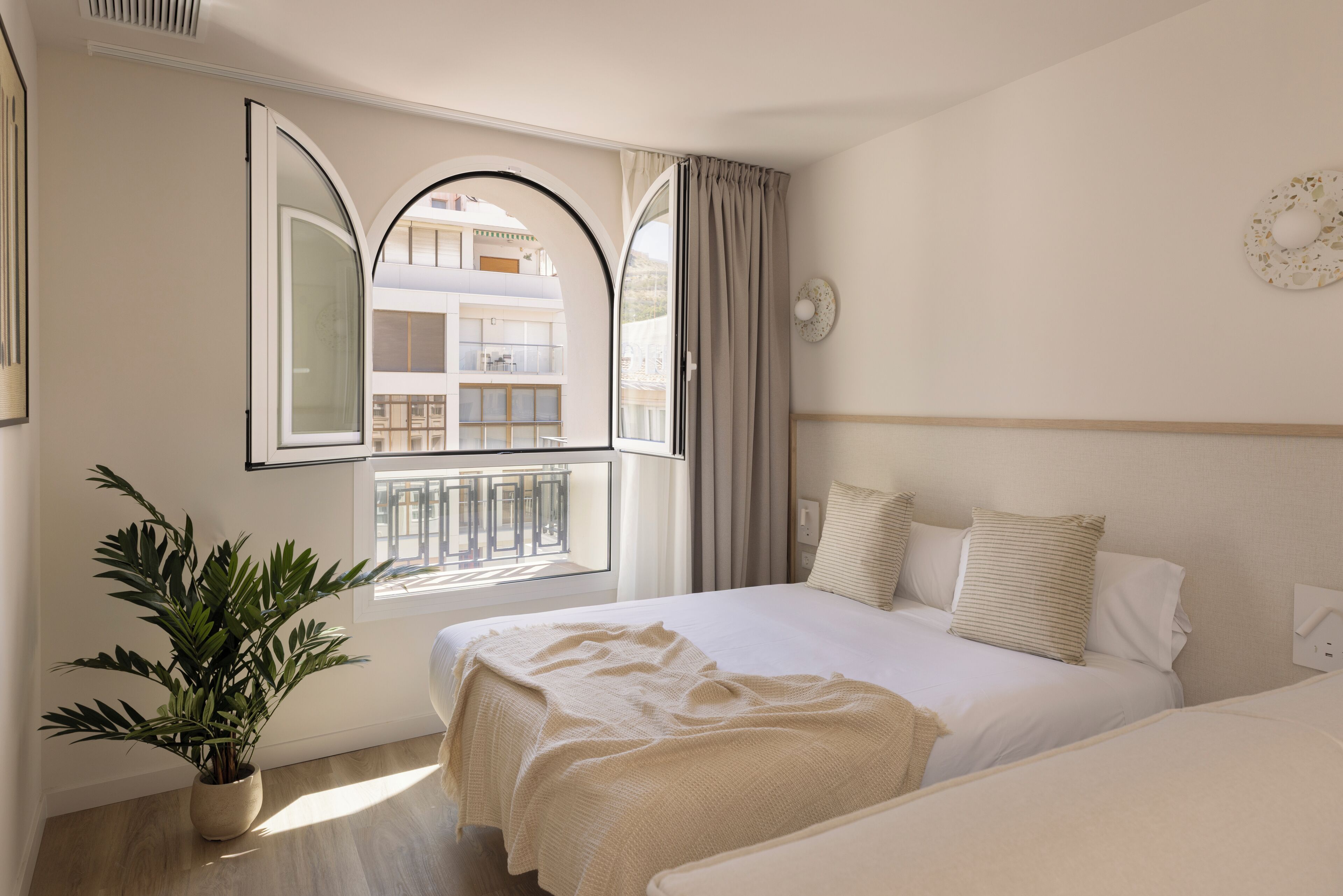 Estudio familiar con terraza | In-room safe, iron/ironing board, free cribs/infant beds, free WiFi